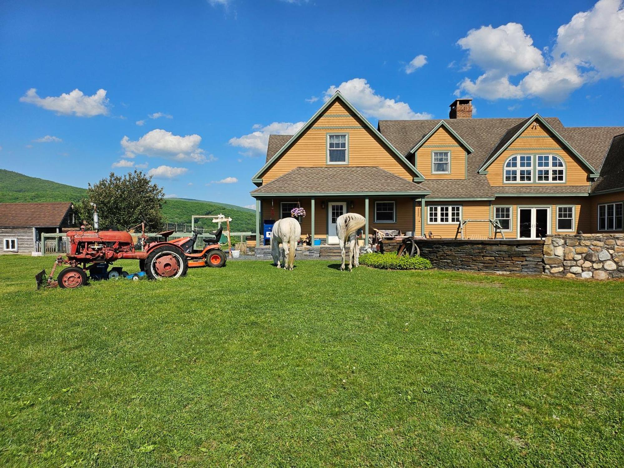 Clover Hill Farm & Country Inn Вільямстаун Екстер'єр фото